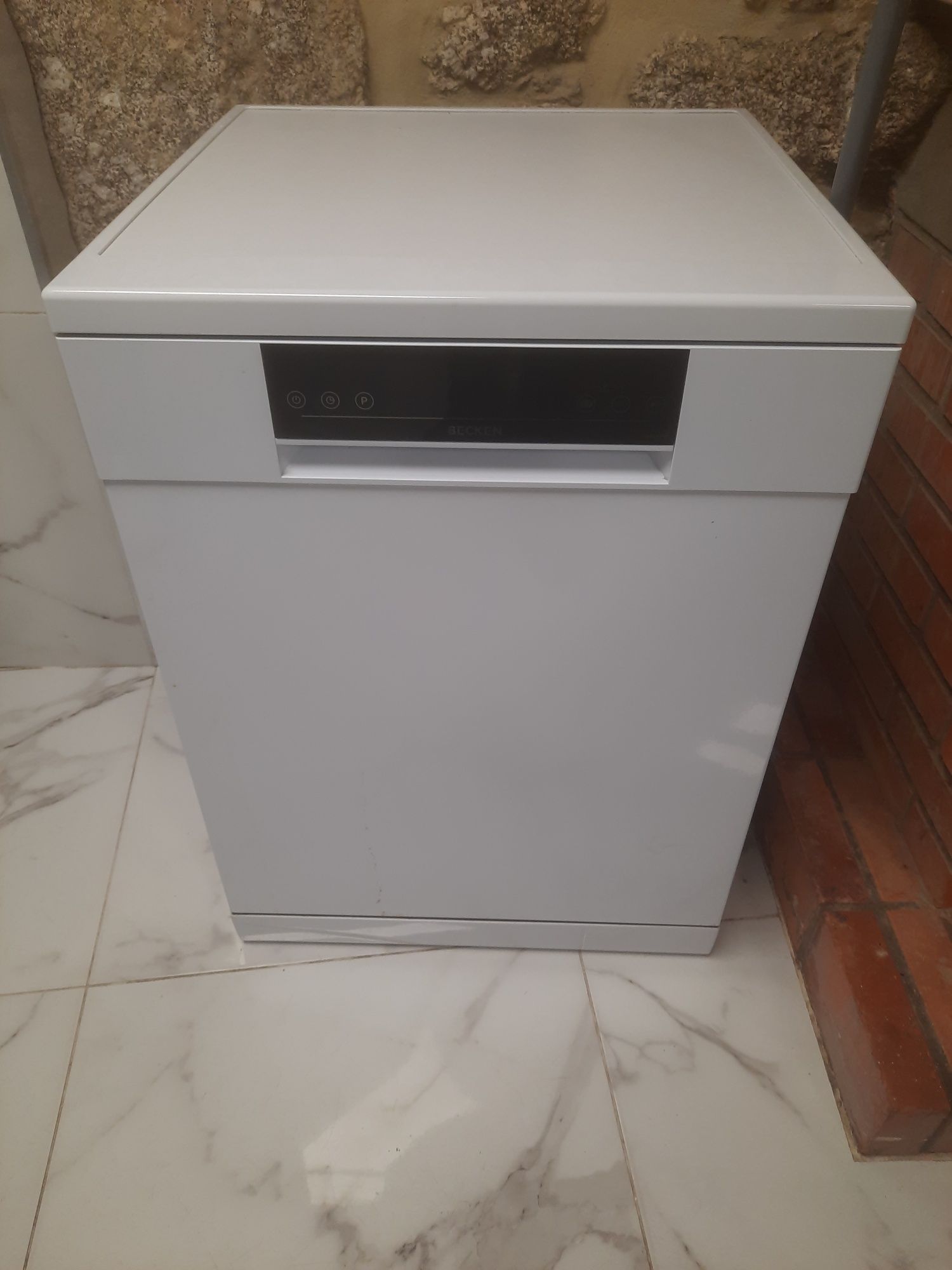 Maquina de lavar loica Becken e outra da V-Zug  semi-nova.