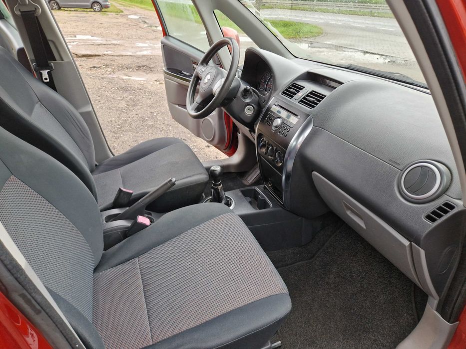 Suzuki SX4 Sprowadzony ! Zarejestrowany ! 1.5 Benzyna ! Hak !