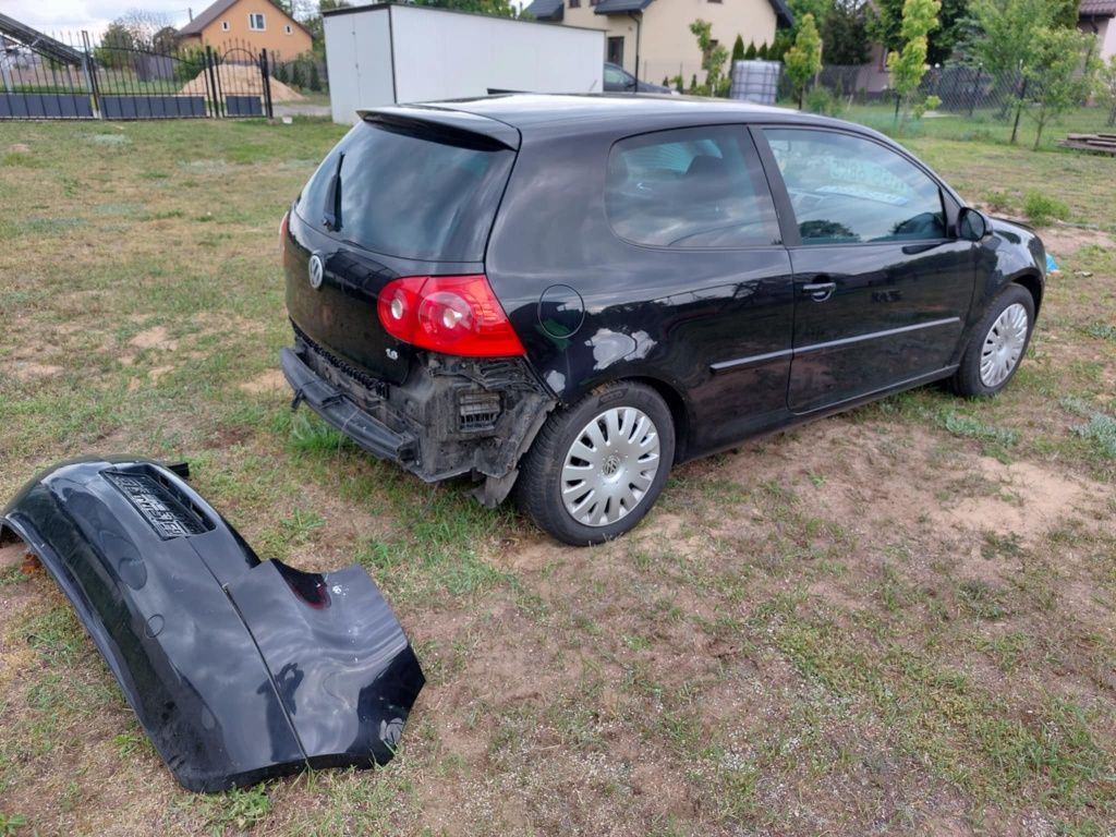 Volkswagen Golf 5 1.6MPI (USZKODZONY)