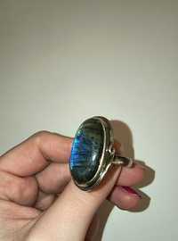 Srebrny pierścionek z labladorytem 19 mm 975 próba
