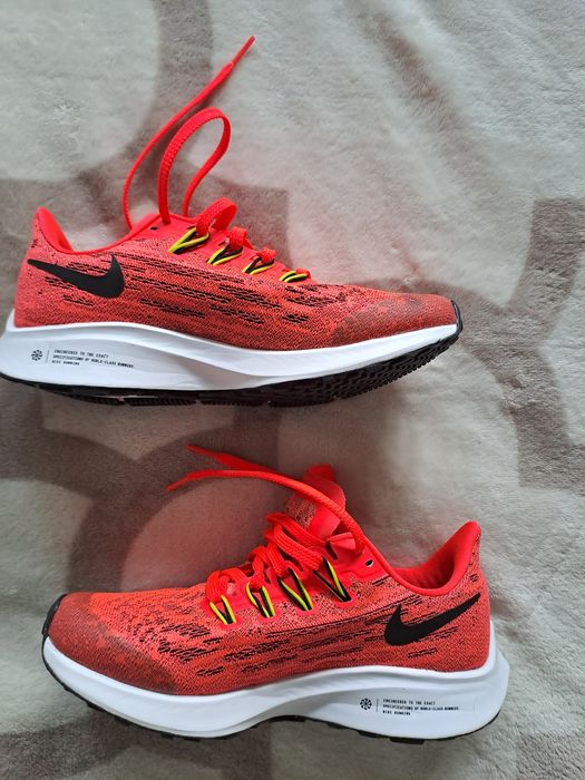 Śliczne sportowe oryginalne buty NIKE rozmiar 34 ( 21.5 cm). NOWE