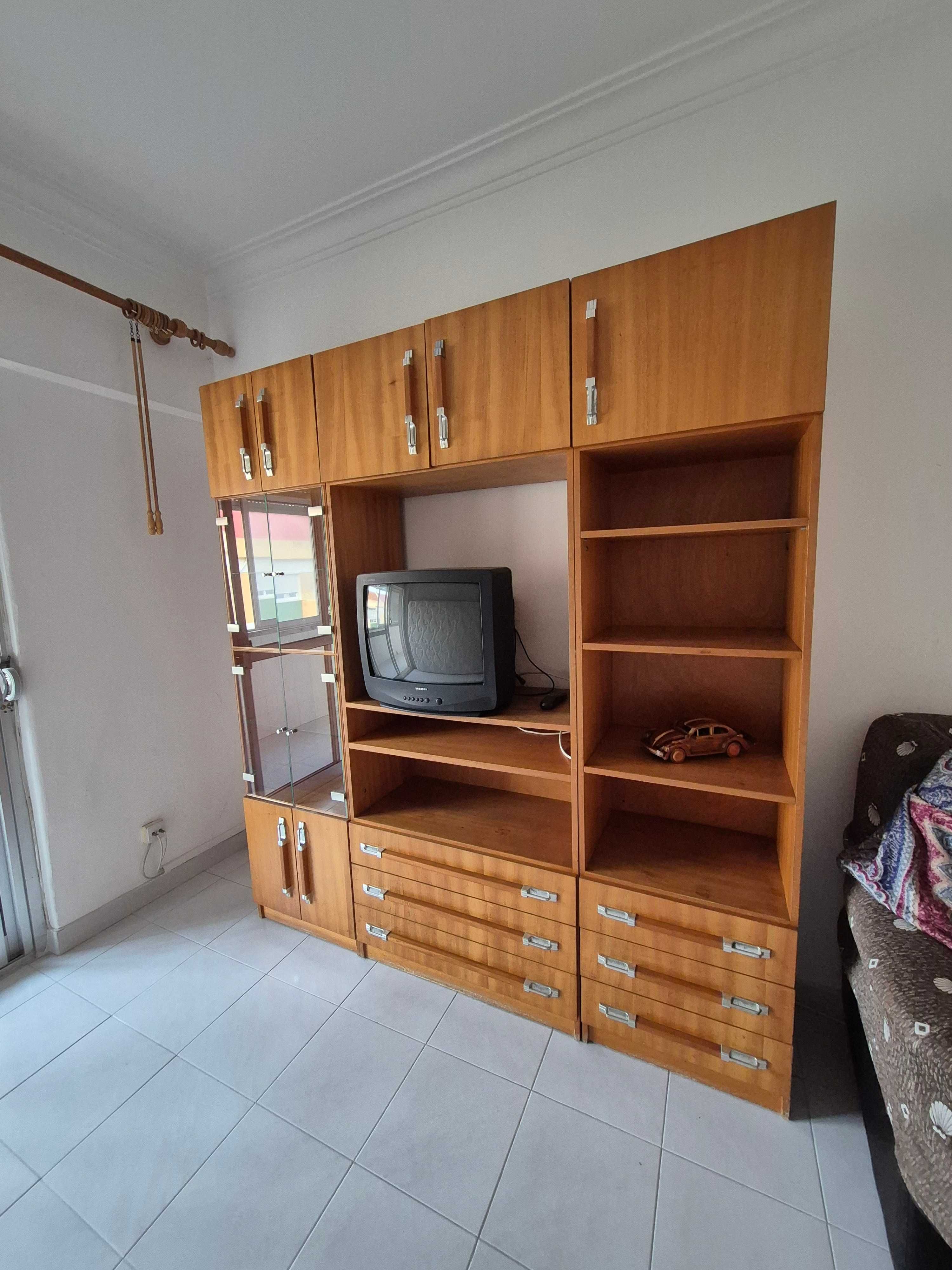 Estante de Madeira com Vitrine e Espaço para TV – 190x210x40 cm