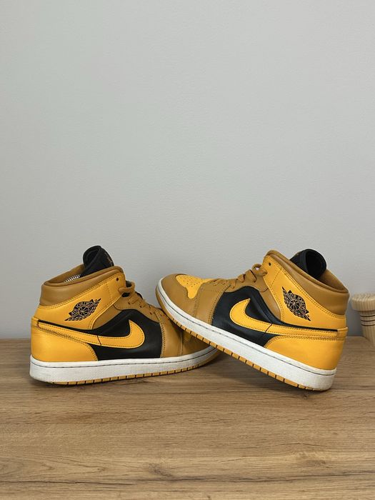 Чоловічі Кросівки Nike Air Jordan 1 Mid sz 42 BQ6472-700
