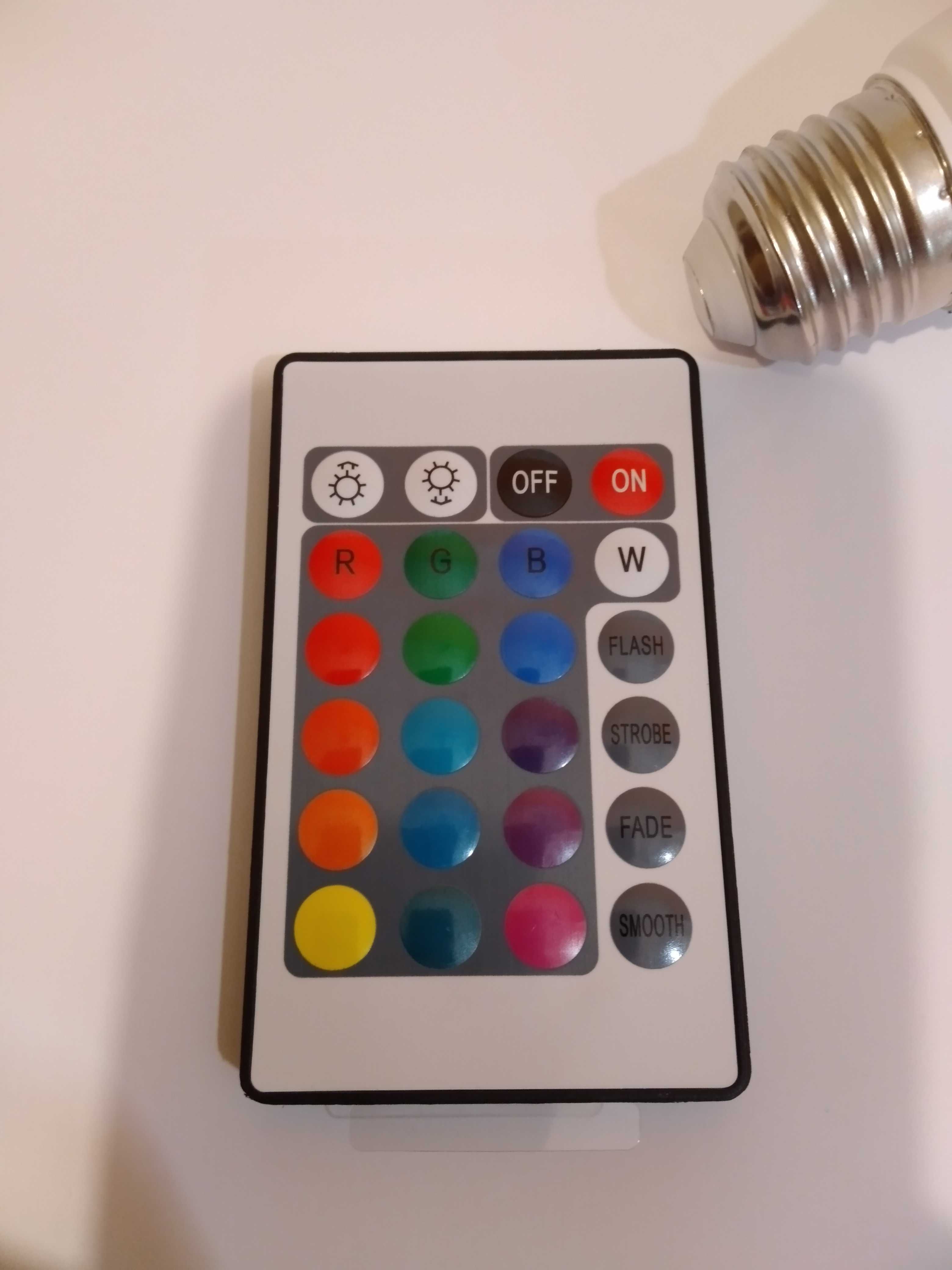 Світлодіодна LED RGB E27 лампа 16 кольорів з пультом