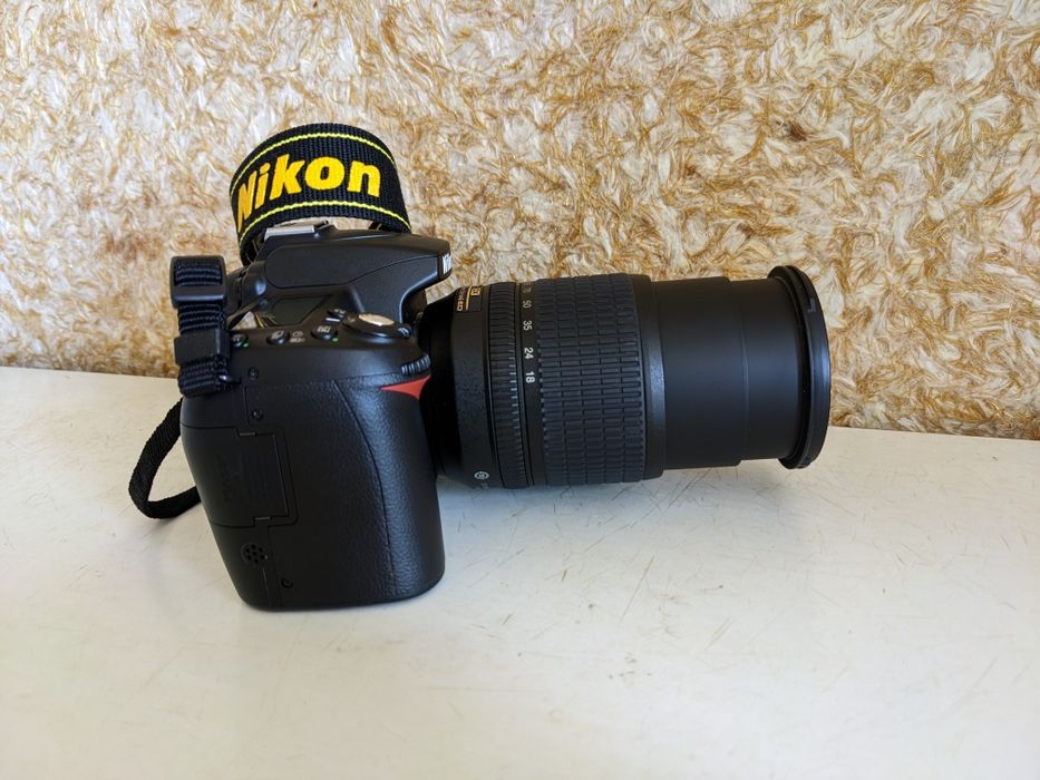 Nikon D90 AF-S 18-105 ED VR  як новий маленький пробіг
