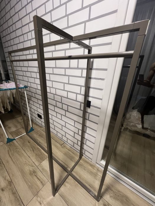 Продам чудову стійку ддя одягу