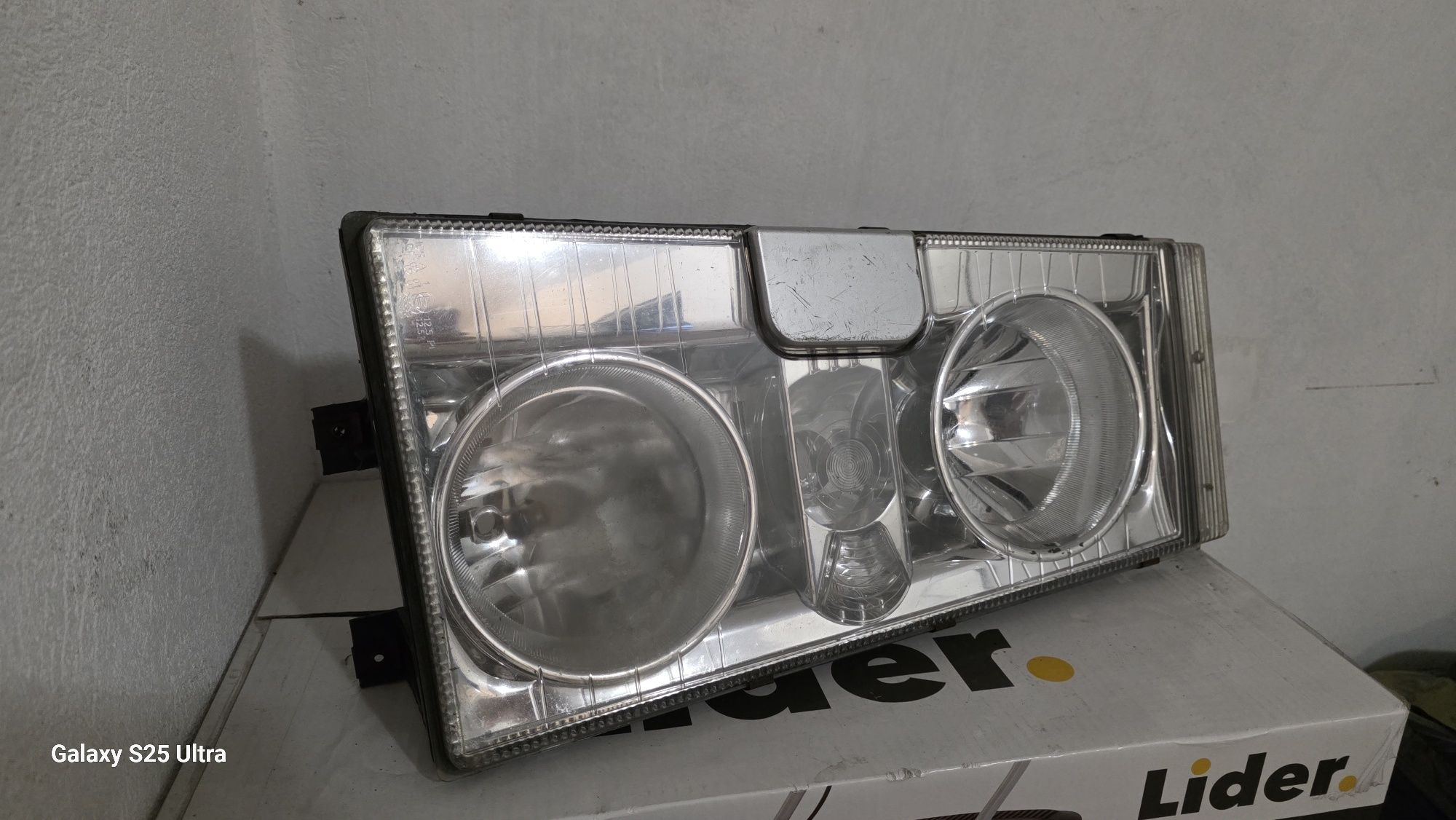 Lampa/reflektor przedni renault magnum