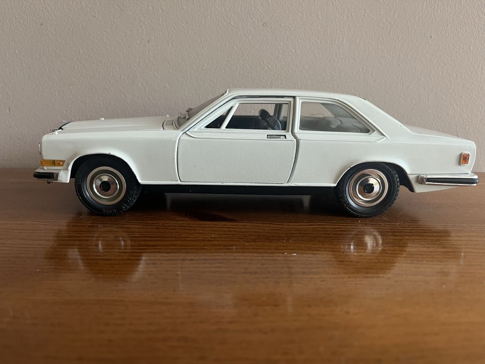 Burago - Rolls Royce Camargue - 1:22