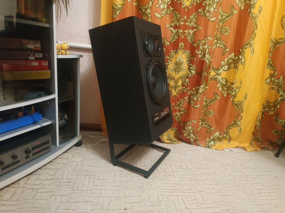 Продам стойки, подставки под колонки