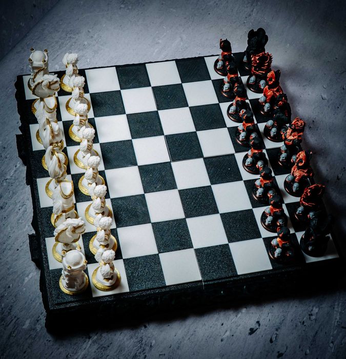 Epickie Szachy "Anioły i Demony" – Kolekcjonerski Zestaw Premium