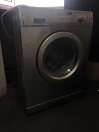 Máquina de lavar roupa marca Smeg