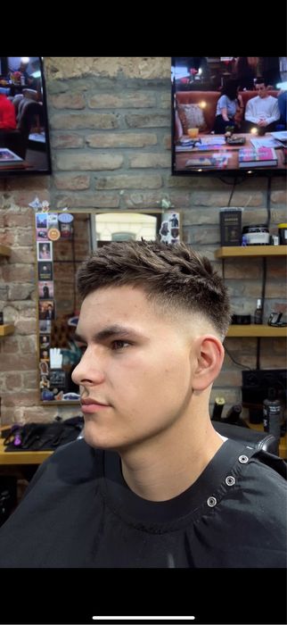 Шукаю модель на подовжену або коротку чоловічу стрижку