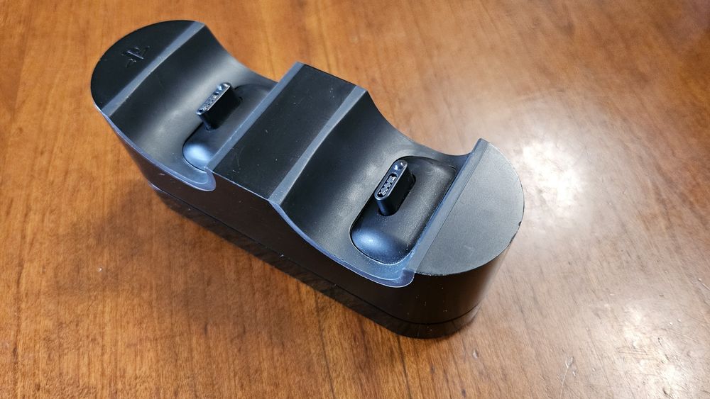 Oryginalna ładowarka stacja ładująca na pady do konsoli PlayStation so