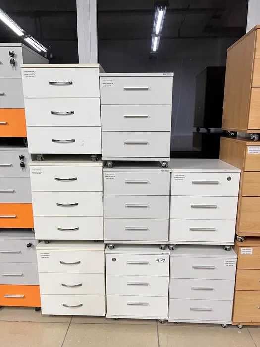 столи крісла стільці дивани тумби