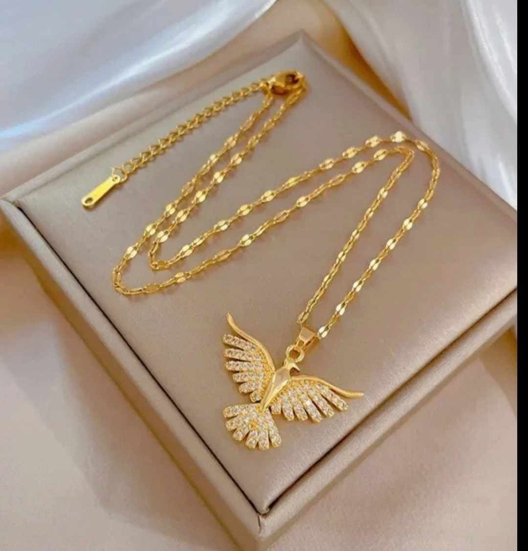 Relógio e colar pulseiras