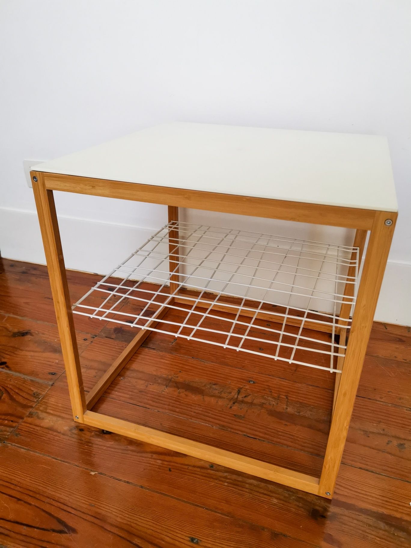 1 mesa de apoio IKEA PS 2012