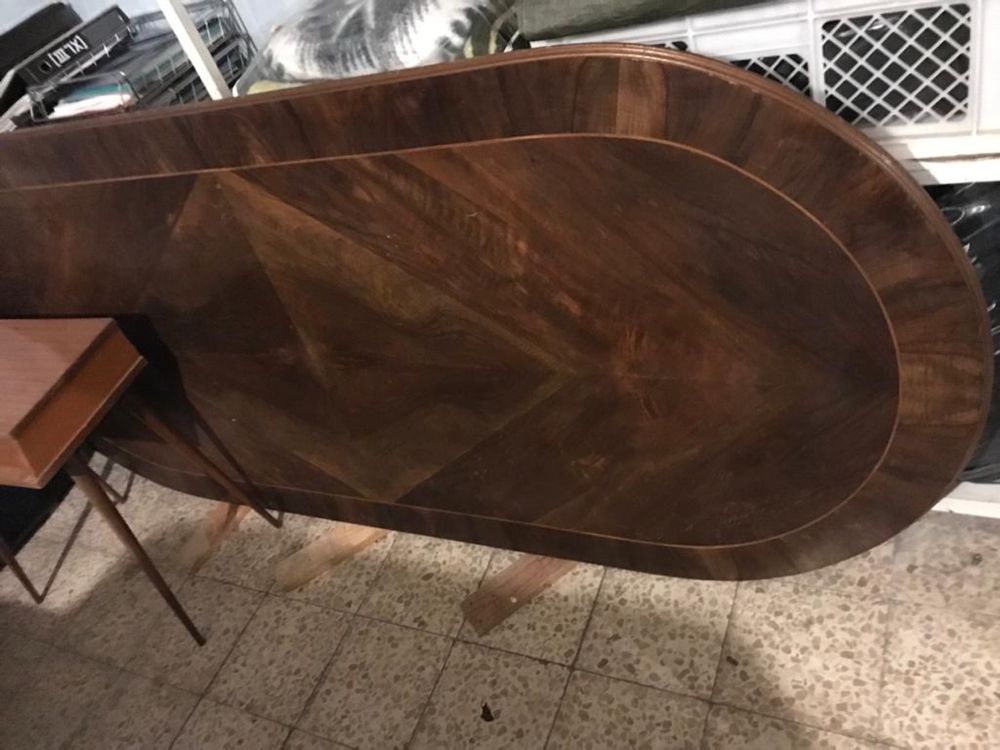 Mesa em madeira de Nogueira com 2,20 e 2 pés de galo