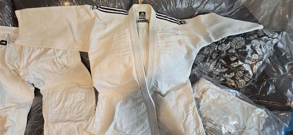 Gi de judo da sfram norris e Adidas