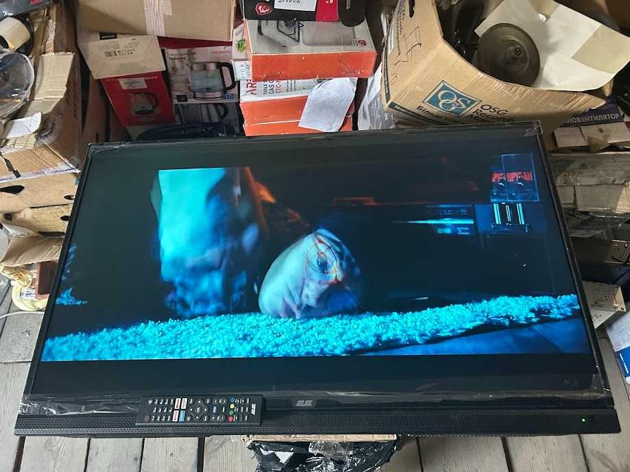 Широкоформатный LED телевизор с HDMI и audio 43 дюймов 2E 2E-43A06L