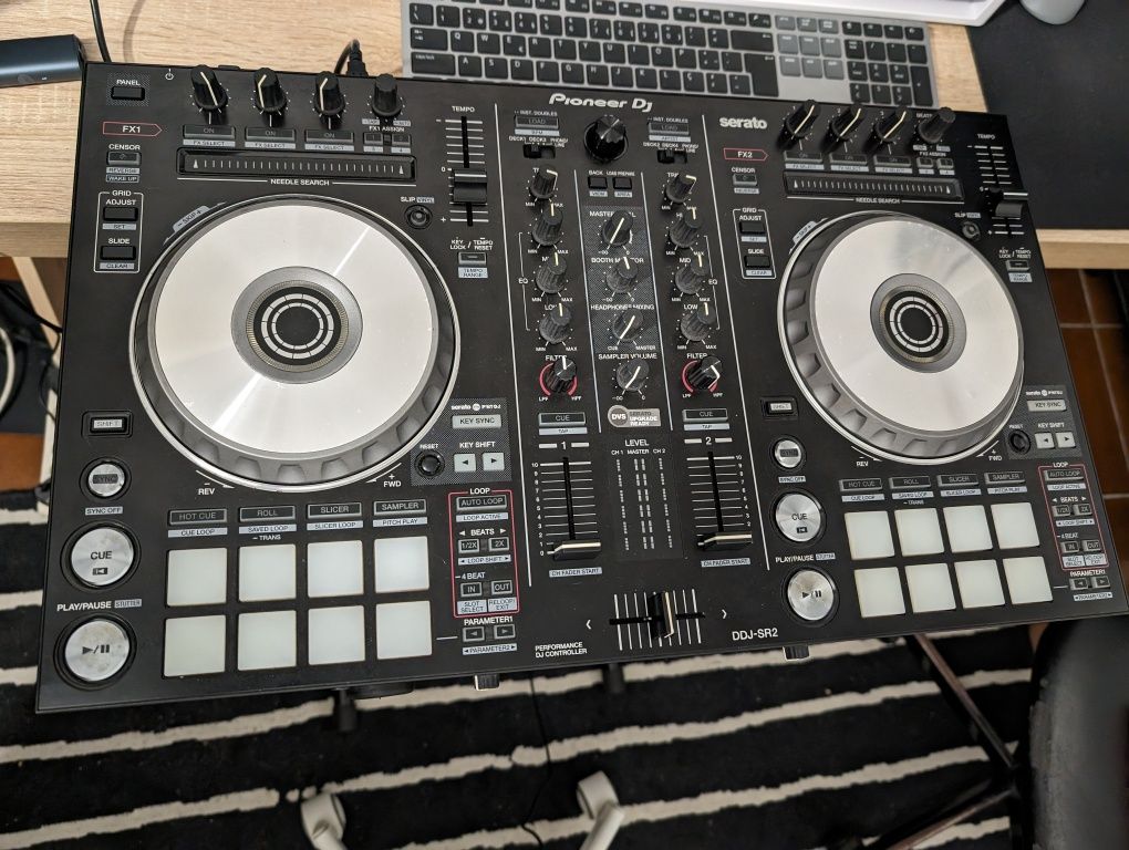 Pioneer DDJ SR2 Controlador DJ para Serato