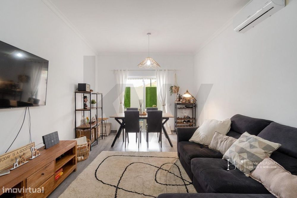 Moradia T3+1 com piscina, 2 pátios, 2 entradas, estacionamento, terren