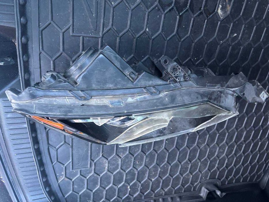 Фари передні, права ліва пошкоджені   Mazda CX-7 2010