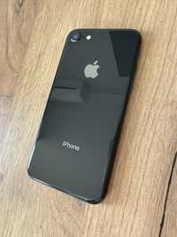 Продам iPhone 8