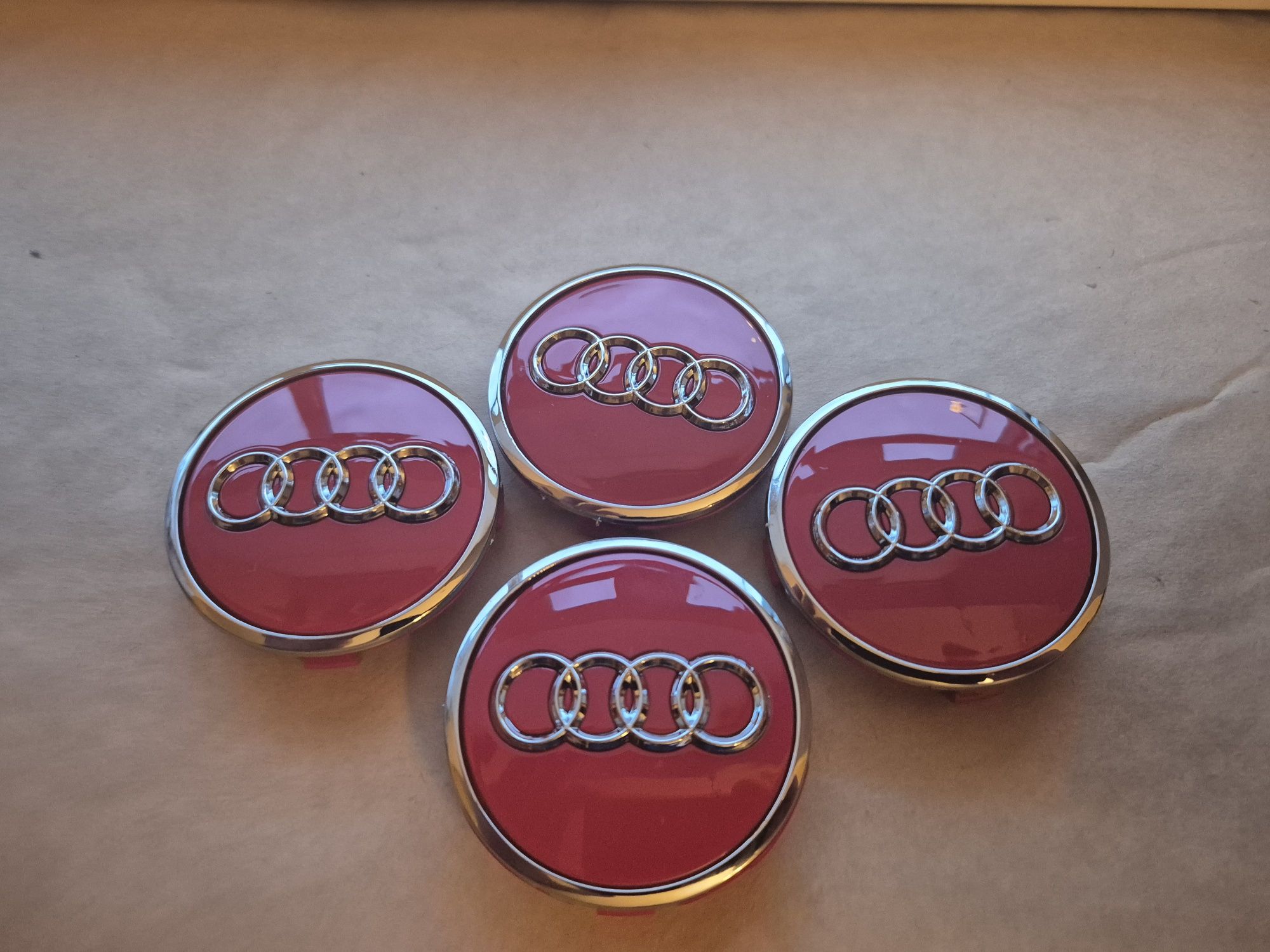 Dekielki Dekiel w alu felgi Audi czerwone z chromem A3 A4 A5 A6 A7 A8