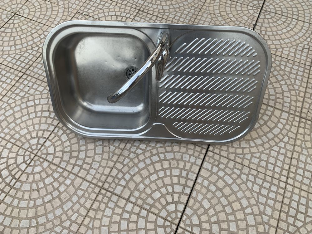 Lava loiça Inox com torneira misturadora monocomando para cozinha