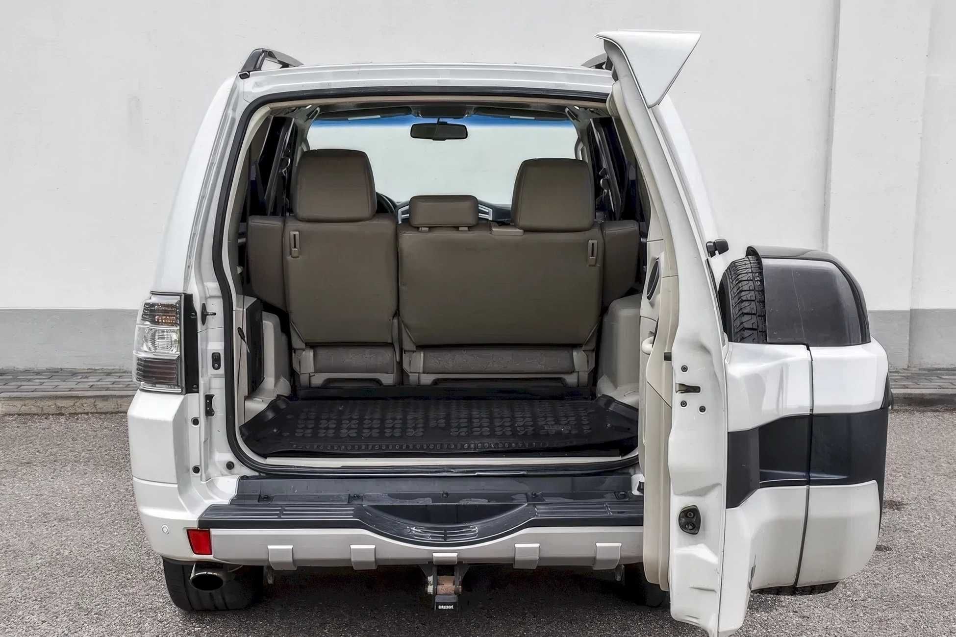 2017 Mitsubishi Pajero