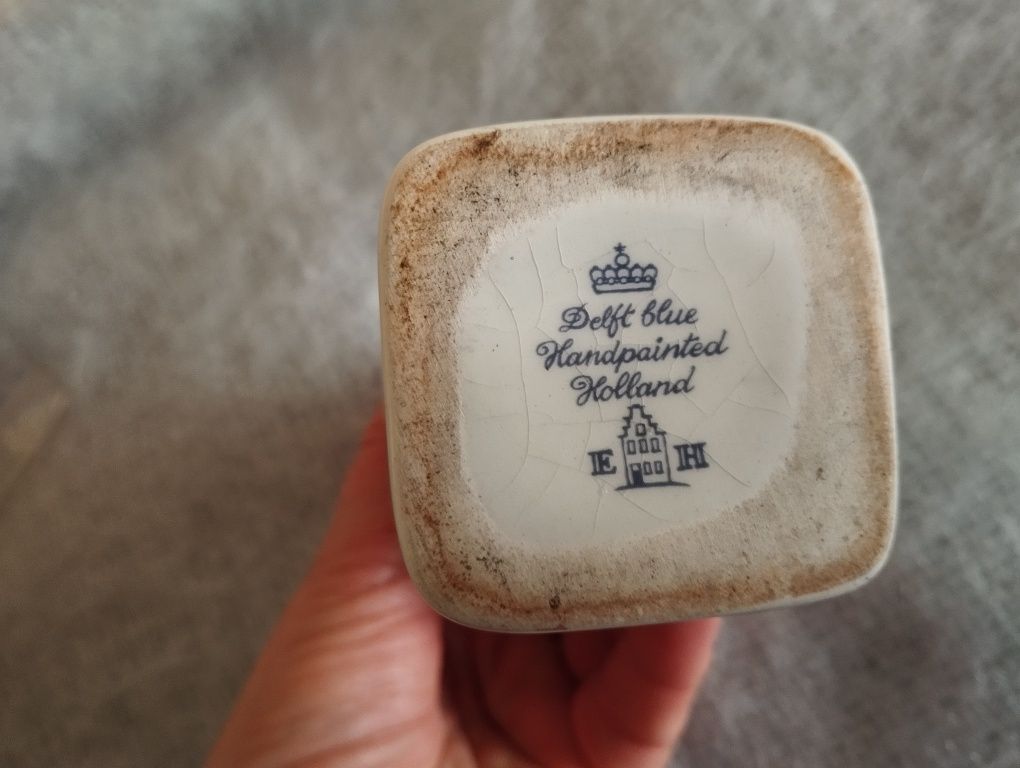 Cudny wazonik słynne " delfty" Delft blue handpainted Holland