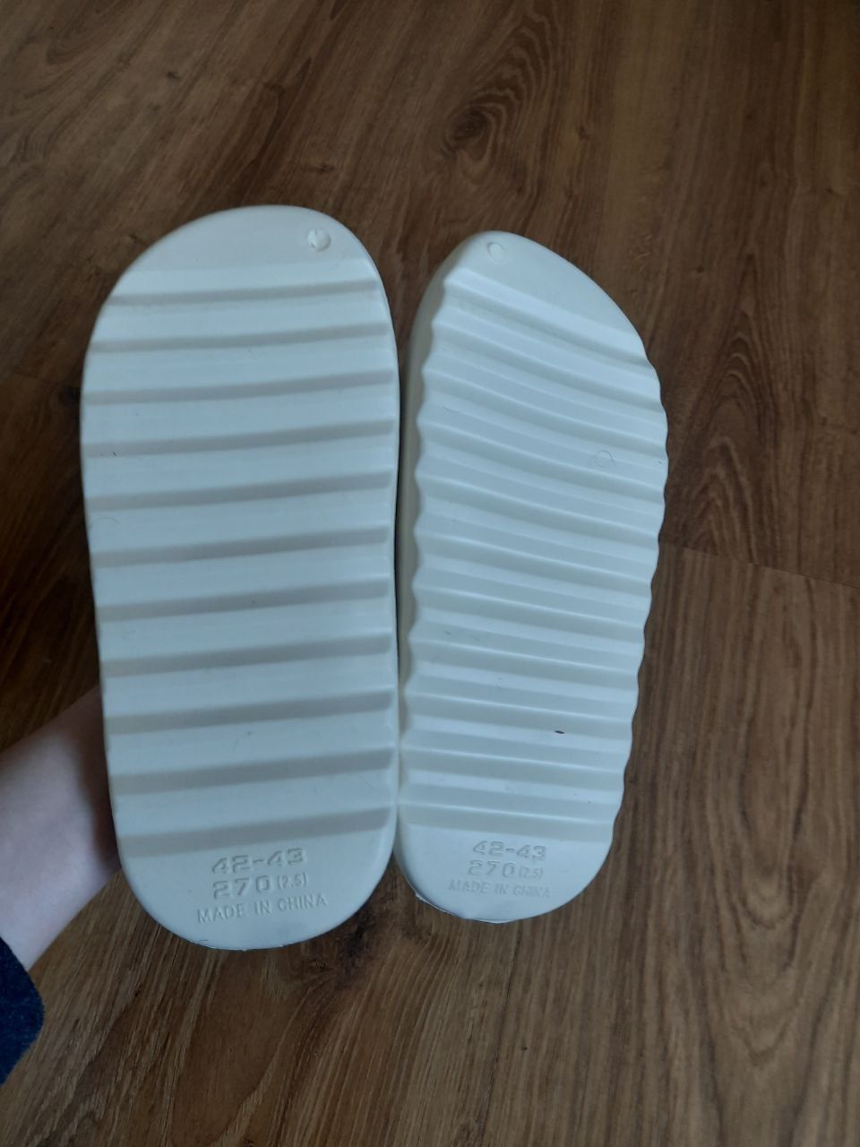 Шлепки, тапки, сланцы, сабо в стиле adidas yeeze slide