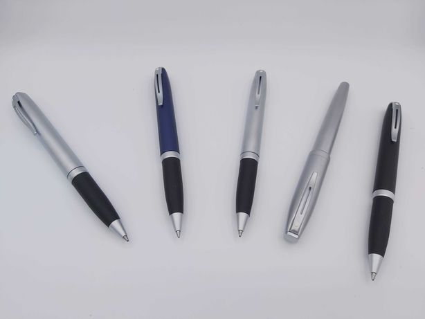 Várias canetas novas