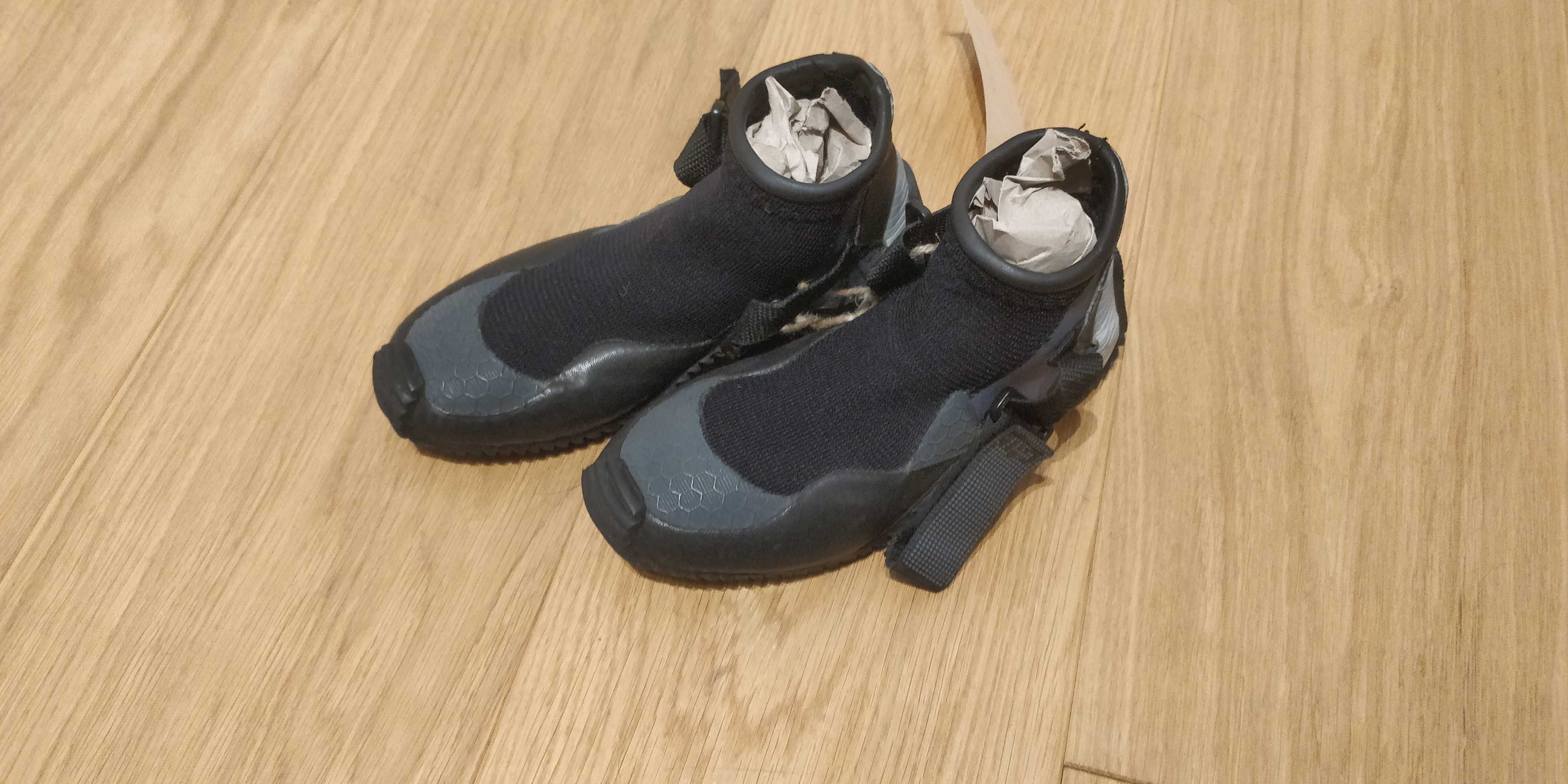 Krótkie buty neoprenowe do sportów wodnych r.35