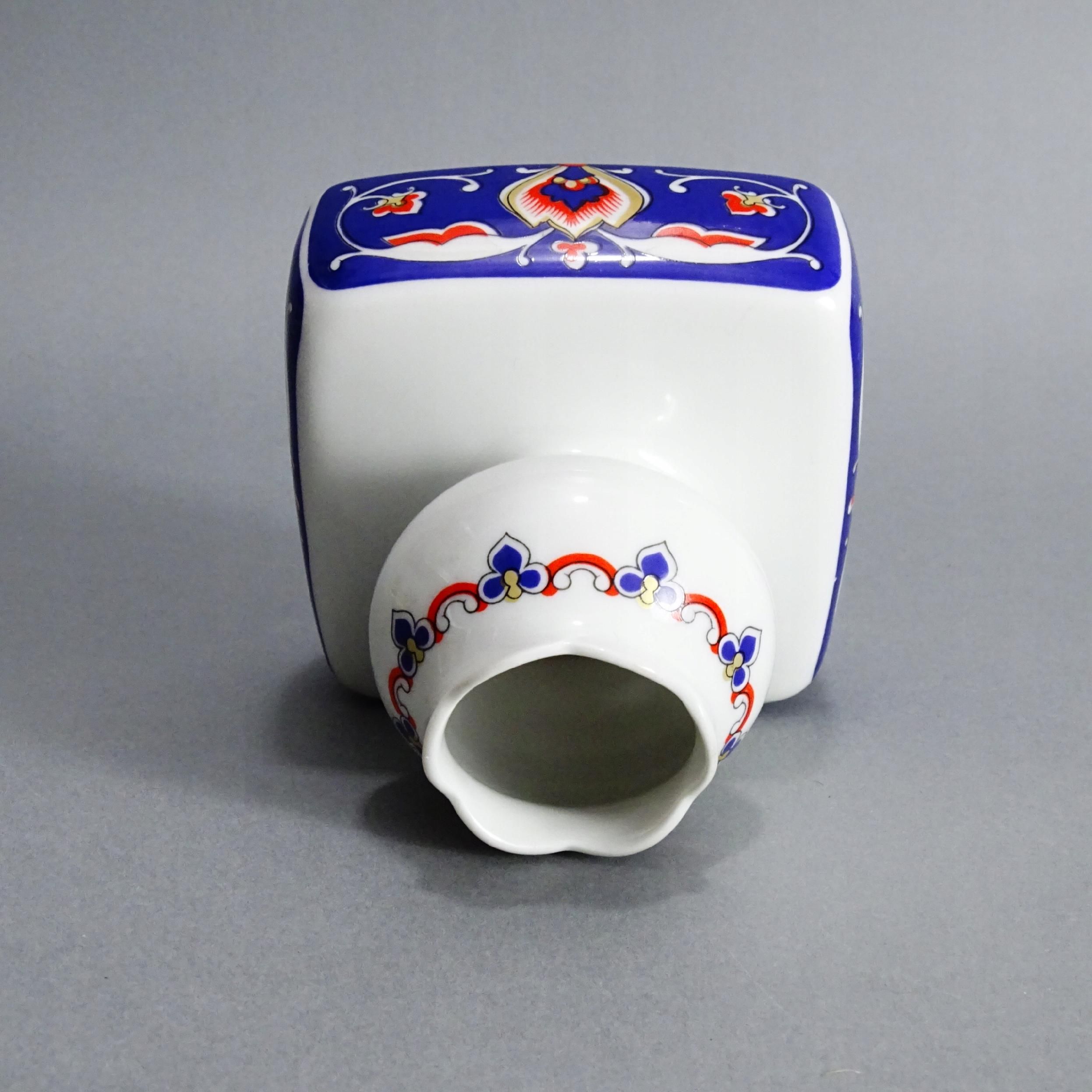 lichte lata 60/70 piękny porcelanowy wazonik