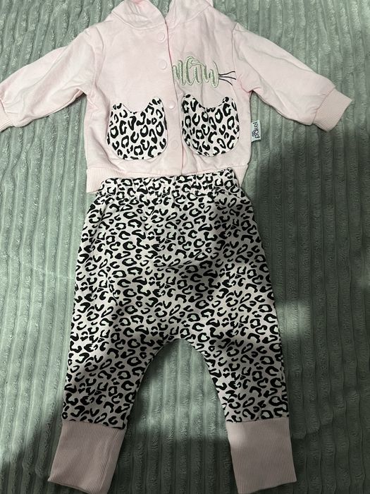 Продам костюмчики на дівчинку 3 місяці в гарному стані Оплата на карту