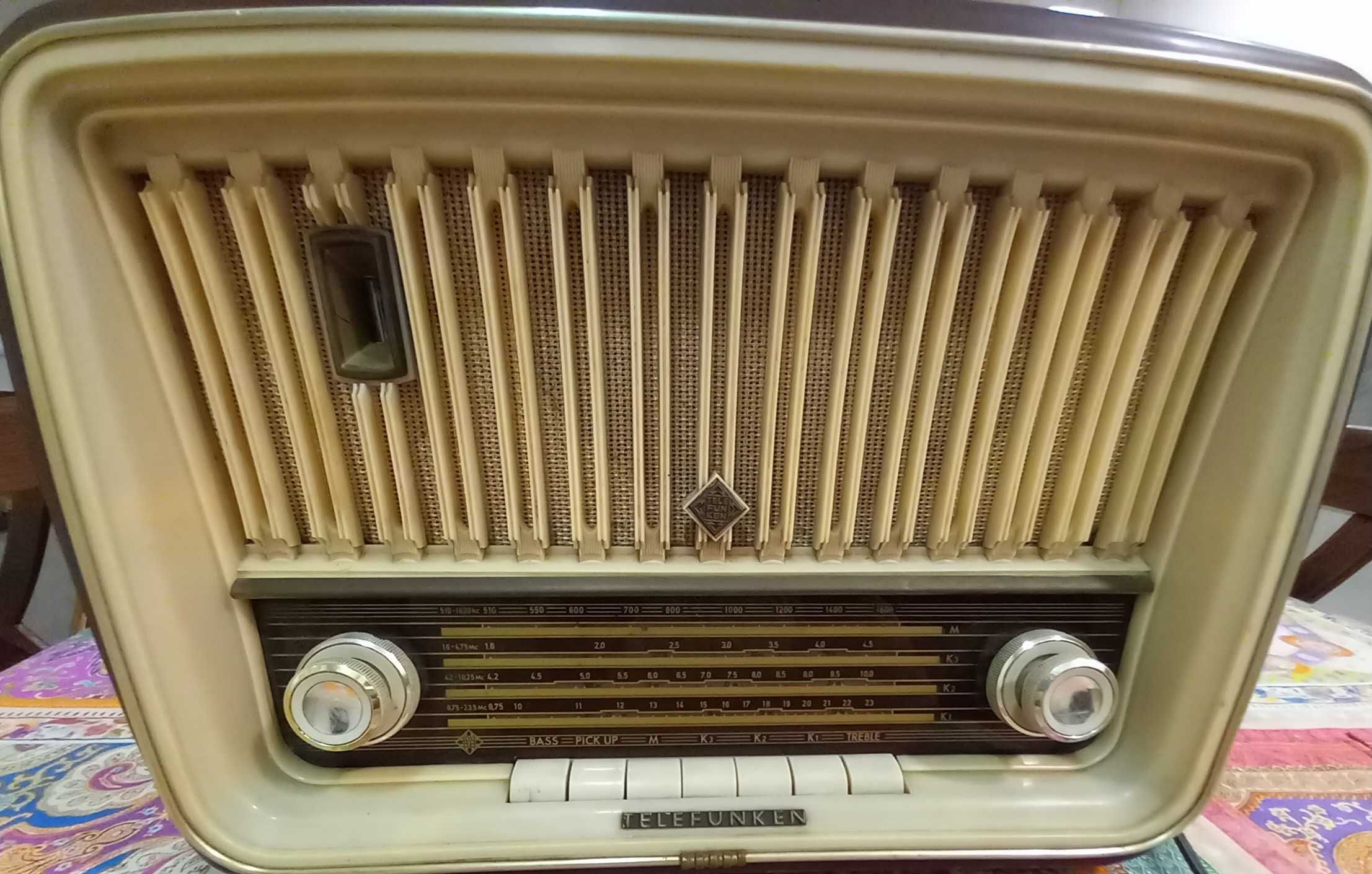 Radio de coleção Telefunken