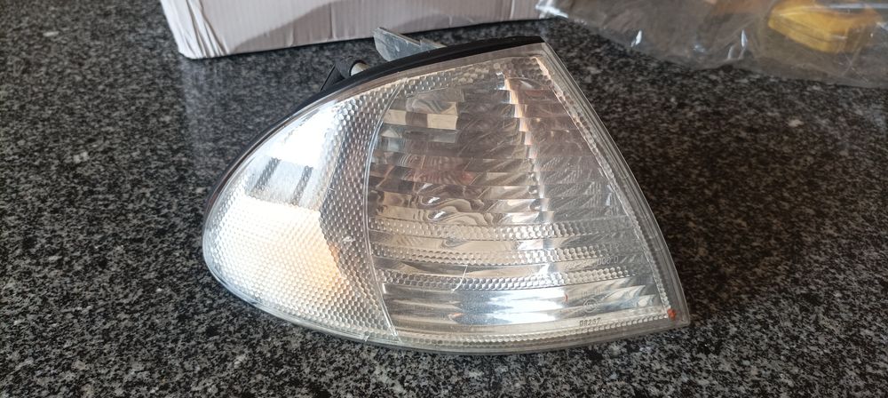 Vendo faróis de trás bmwe46.pisca e termostato usado.