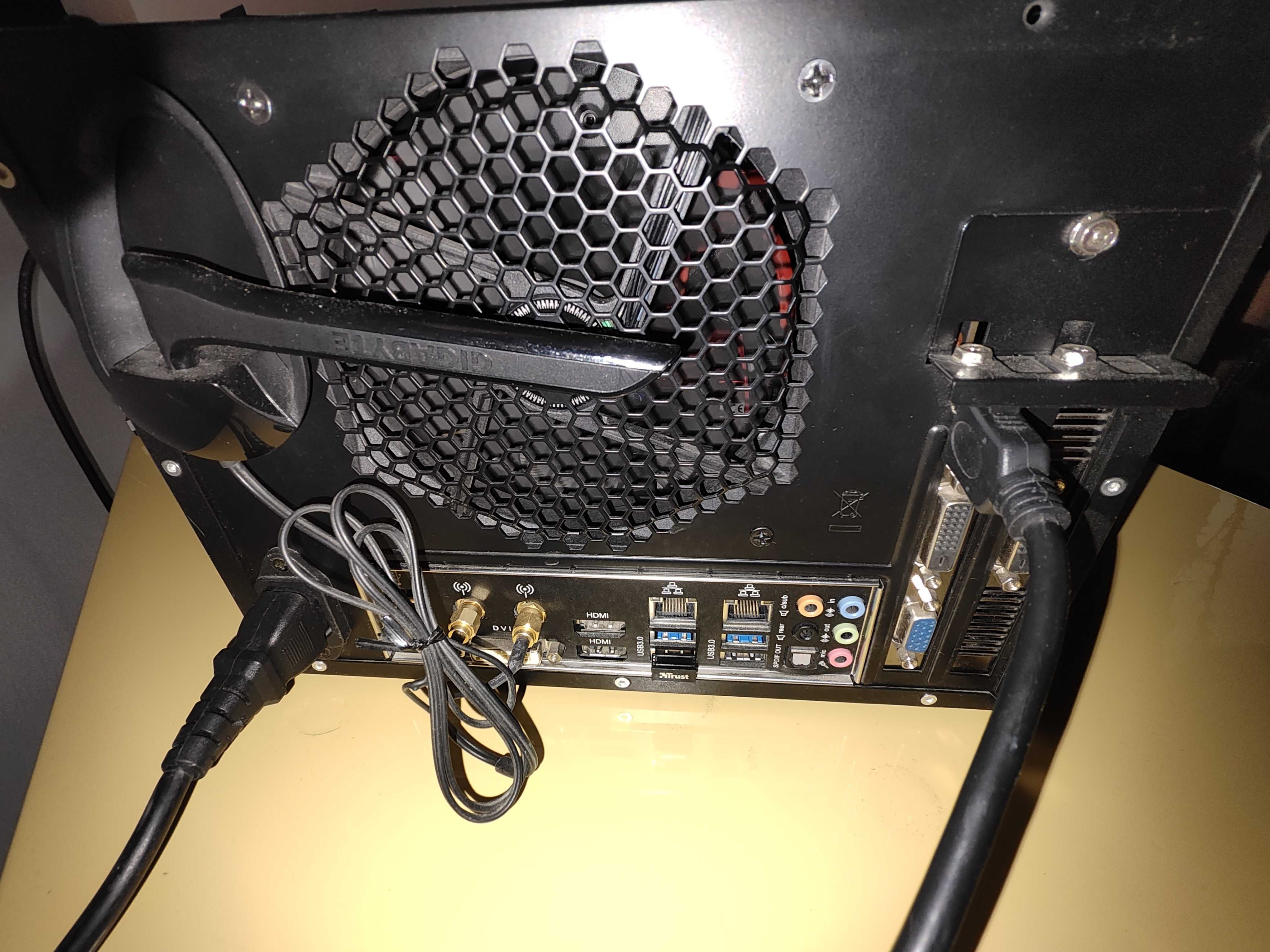 Komputer stacjonarny Mini-ITX/ 27" / 16GB / WIN 11 PRO / i5 / GTX 650