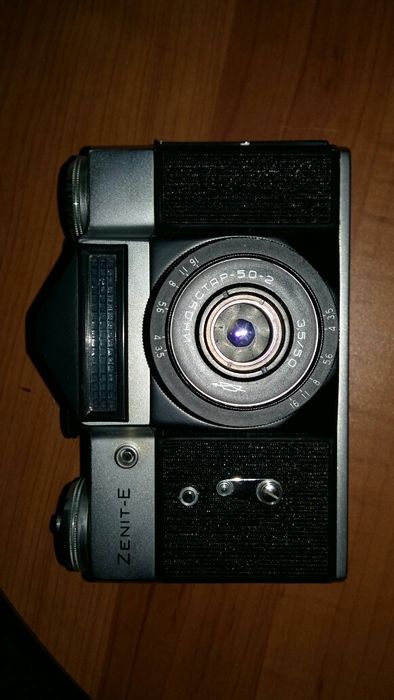 Продам фотоаппарат Зенит -Е с обьективом  Индустар-50-2