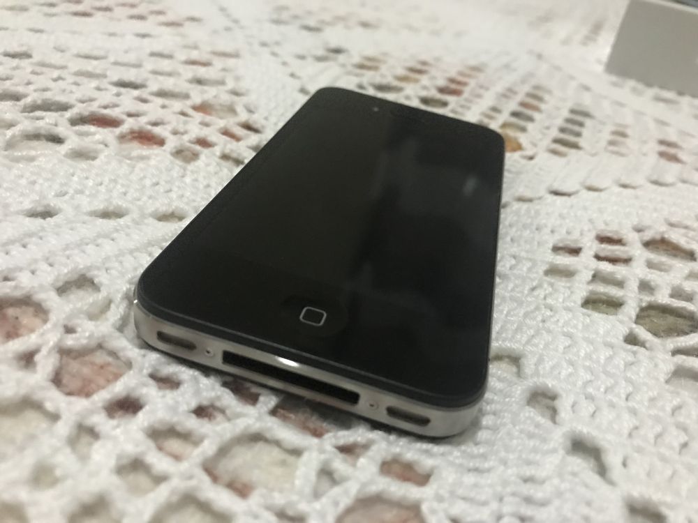 Apple iPhone 4S 8GB Preto - Livre