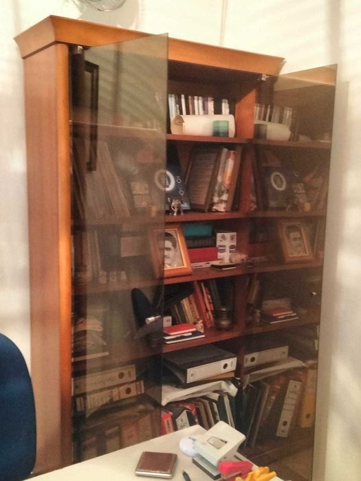 Mobília, de Nogueira, quase nova e muito robusta. Á peça /no seu todo!