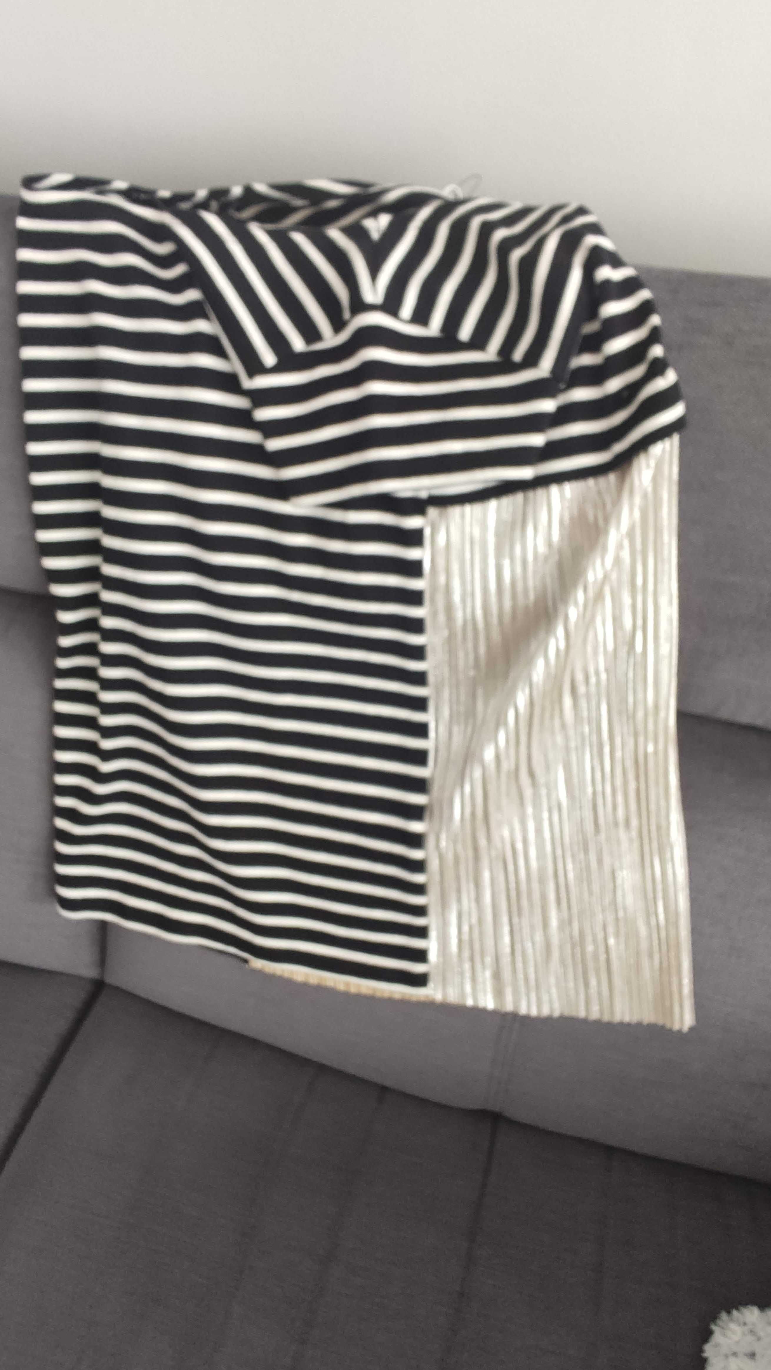 Czarno-biała bluzka z srebrnym, plisowanym tyłem