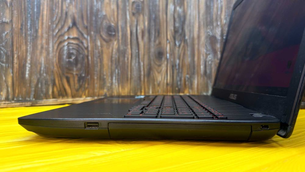 Стильний Ноутбук Для Роботи і Ігор Asus Rog Strix GL553VD/GTX 1050 2GB