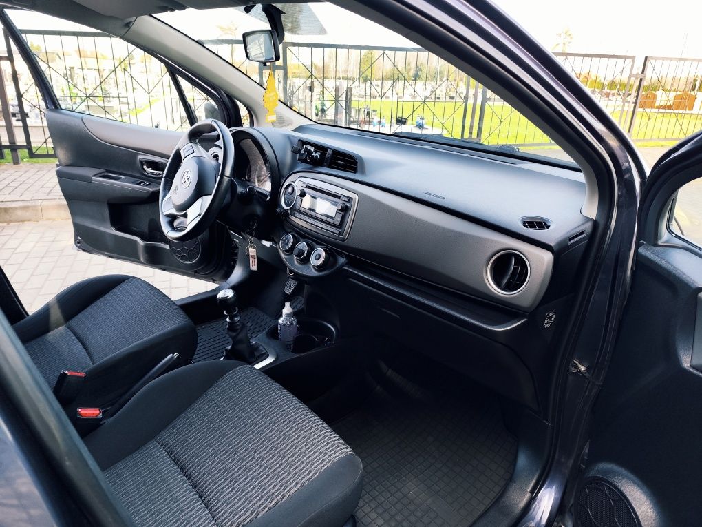 Toyota Yaris 1.33 b Salon Pl