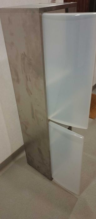 Szafka łazienkowa -metalowa na reczniki-kosmetyki itp