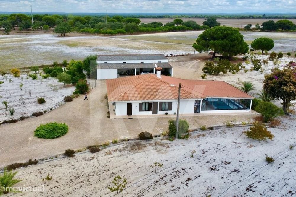 Quinta de 15 hectares com grande potencial de desenvolvimento