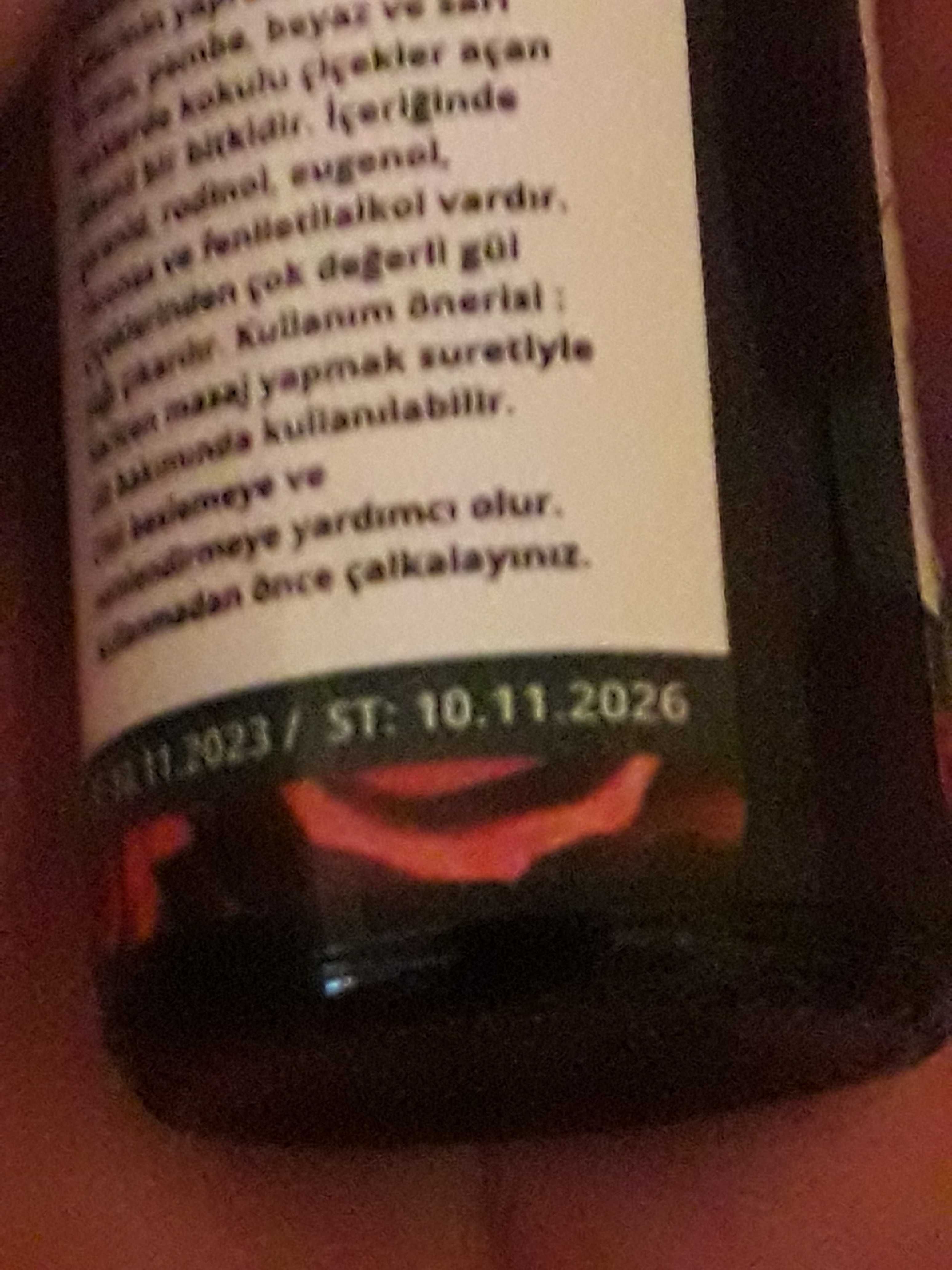 Ефірна олія троянди.