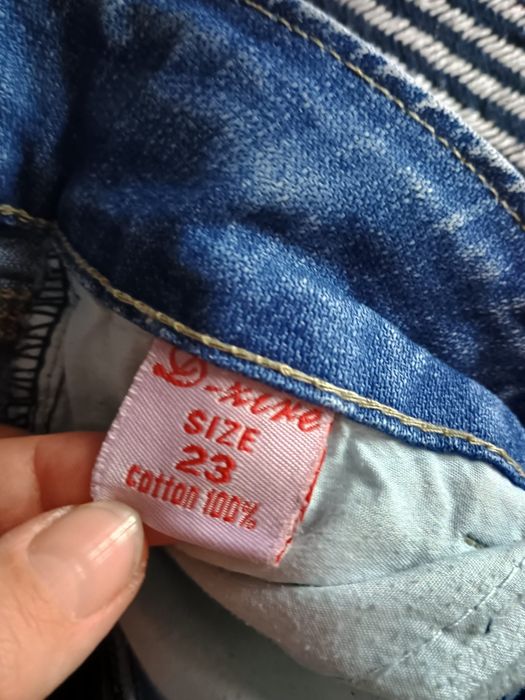 Jeansy rurki z kieszeniami