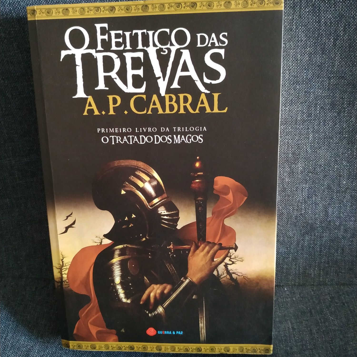 Vendo livro o feitiço das trevas